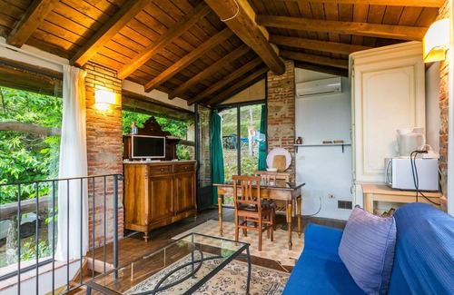 Pescia Apartment | Beautiful apartment for 2 people with A/C, pool, WIFI, TV, patio and pets allowed