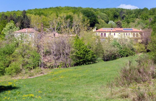 Albisola Superiore Apartment | Beautiful apartment for 5 people with WIFI, TV, patio, pets allowed and panoramic view