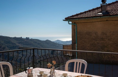 Vasia Apartment | Beautiful apartment for 6 guests with WIFI, terrace, pets allowed and parking