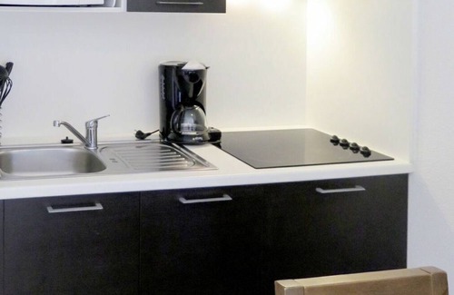 Aureilhan Apartment | Beautiful apartment for 4 people with pool, WIFI, TV, terrace, pets allowed and parking
