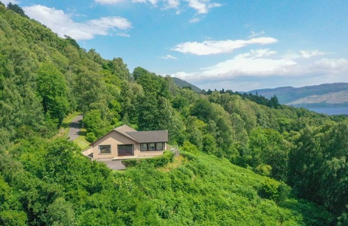Drumnadrochit House | Beautiful apartment in villa for 6 people with WIFI, TV, patio, panoramic view and parking