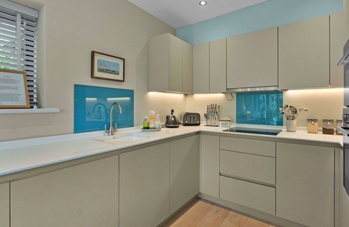 Newton Ferrers Apartment | Beautiful apartment for 4 people with WIFI, terrace and parking