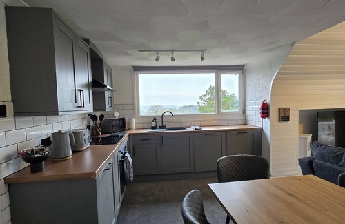 Kilgetty Apartment | Beautiful apartment with private pool near Tenby (Free Wifi)