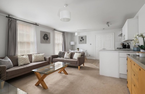 Winchester Apartment | Beautiful apartment in the centre of Winchester with parking!