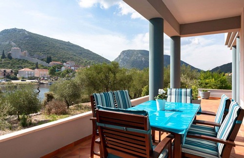 Mali Ston Apartment | Beautiful apartment for 4 guests with hot tub, WIFI, A/C, TV, terrace and parking