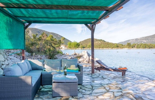 Mali Ston Apartment | Beautiful apartment for 4 guests with hot tub, WIFI, A/C, TV, terrace and parking