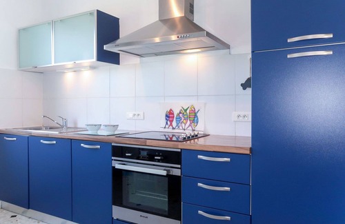 Plozevet House | Beautiful apartment in villa for 6 people with TV, terrace, pets allowed and parking