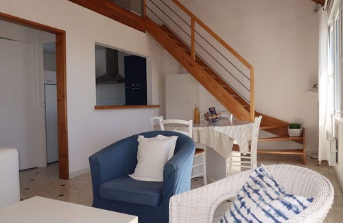 Plozevet House | Beautiful apartment in villa for 6 people with TV, terrace, pets allowed and parking