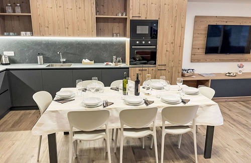 Bianzone House | Beautiful apartment in villa for 8 guests with A/C, WIFI, TV, terrace, pets allowed and parking