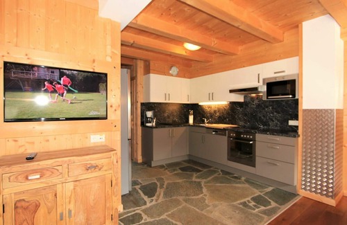 Juns House | Beautiful apartment in villa for 9 people with WIFI, TV and terrace