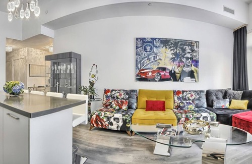 Midtown Toronto Apartment | Beautiful apartment in the hart of Yorkville with a fully furnished balcony.