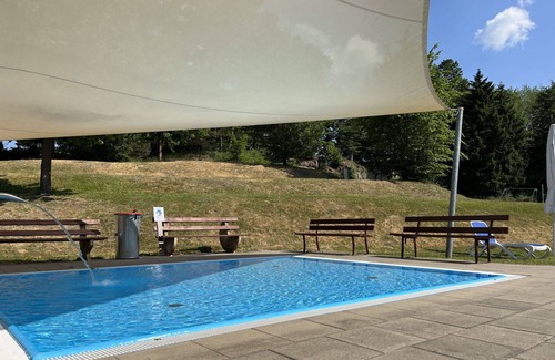 Bad Emstal House | Beautiful apartment in villa for 3 guests with pool, WIFI, TV, terrace, pets allowed and parking