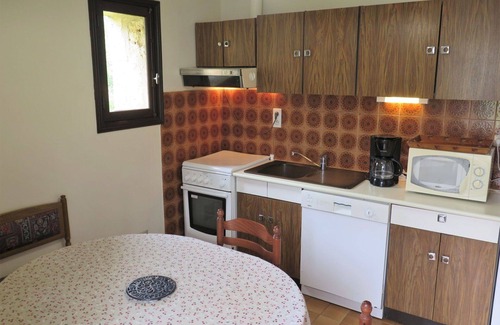 Jayac House | Beautiful apartment in villa for 6 guests with WIFI, TV, balcony, pets allowed and parking