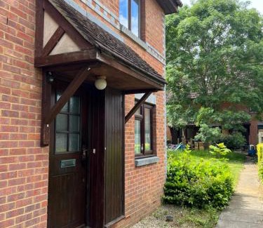 Guildford Apartment | Beautiful apartment in Guildford with parking