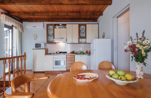Hrboki Apartment | Beautiful apartment in Hrboki with WiFi