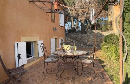 Carces Apartment | Beautiful apartment in magnificent property in Provence Verte.