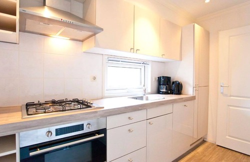 Schaarsbergen House | Beautiful apartment in villa for 4 guests with pool, WIFI, TV, terrace and parking