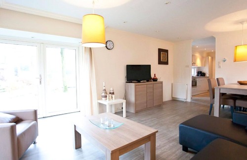 Schaarsbergen House | Beautiful apartment in villa for 4 guests with pool, WIFI, TV, terrace and parking