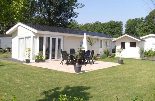 Schaarsbergen House | Beautiful apartment in villa for 2 guests with WIFI, pool, TV, terrace and parking