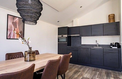 Schaarsbergen House | Beautiful apartment in villa for 6 guests with pool, WIFI, TV, terrace and parking