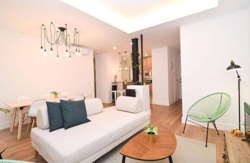 Chamberi Apartment | Beautiful Apartment in Quevedo by Batuecas