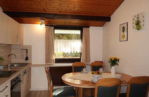 Machtlos House | Beautiful apartment in villa for 4 people with pool, TV, terrace, pets allowed and parking