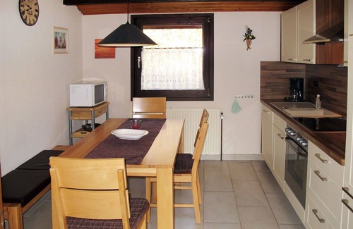 Machtlos House | Beautiful apartment in villa for 4 people with pool, TV, terrace, pets allowed and parking