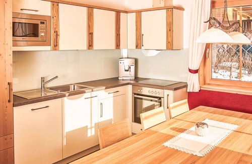 Heiligenblut House | Beautiful apartment in villa for 6 people with WIFI, TV, terrace, pets allowed and parking