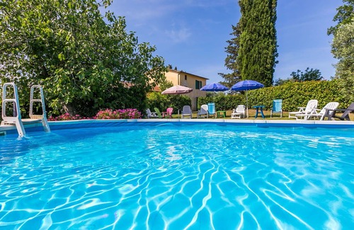Follonica Villa | Beautiful apartment in villa for 6 guests with WIFI, pool, TV, patio and pets allowed