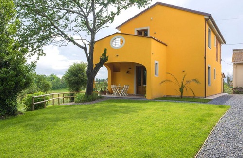 Fucecchio Villa | Beautiful apartment in villa for 4 guests with pool, A/C, WIFI and pets allowed