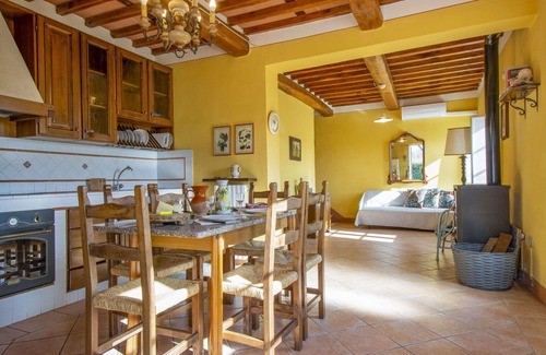 Fucecchio Apartment | Beautiful apartment for 4 people with A/C, pool, WIFI, balcony and pets allowed