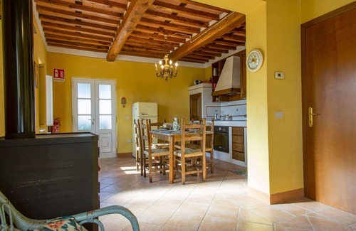 Fucecchio Apartment | Beautiful apartment for 4 people with A/C, pool, WIFI, balcony and pets allowed