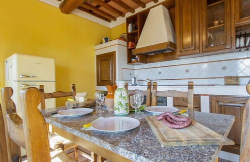 Fucecchio Apartment | Beautiful apartment for 4 people with A/C, pool, WIFI, balcony and pets allowed