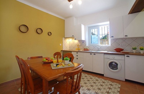 Mem Moniz House | Beautiful apartment in villa for 4 guests with A/C, pool, WIFI, TV and patio
