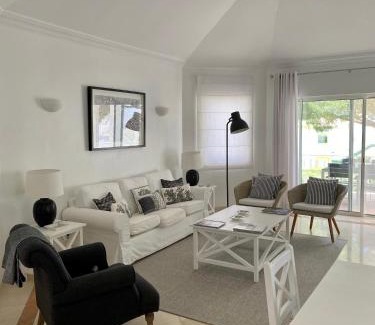 Almancil Apartment | Beautiful apartment for rent in Quinta do Lago with excellent resort facilities close to lake and beach.