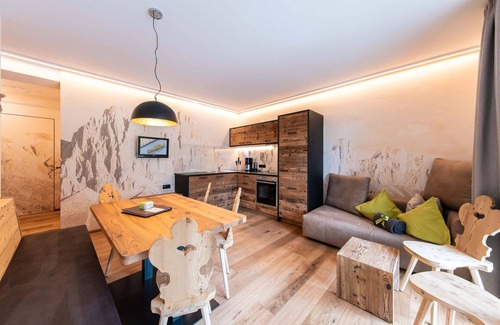 Collepietra Apartment | Beautiful Apartment “Sonnleiten Sonnenadler 1” with Mountain View