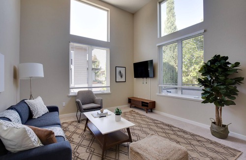 Midtown Apartment | Beautiful Apartment