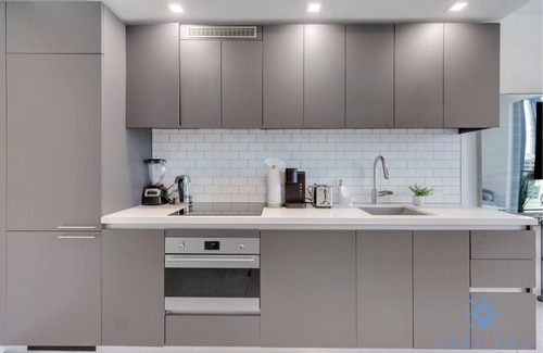 Downtown Miami Condo | Beautiful Apartment w/Private Balcony + Pool