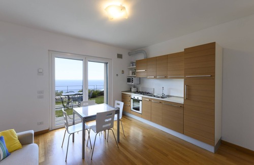 Bergeggi Apartment | Beautiful apartment with garden overlooking the sea in Resort & Spa