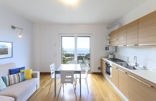 Bergeggi Apartment | Beautiful apartment with garden overlooking the sea in Resort & Spa