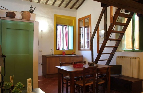 Granarola Apartment | Beautiful apartment with WIFI, pool, A/C, TV, patio, pets allowed, panoramic view and parking