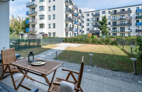 Warsaw Apartment | Beautiful apartment with garden and private garage, close to the airport