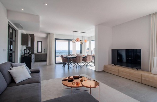 Zman Apartment | BEAUTIFUL APARTMENT WITH POOL