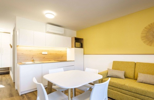 Strunjan Apartment | Beautiful apartment with WIFI, A/C, pool, TV, terrace, pets allowed, panoramic view and parking
