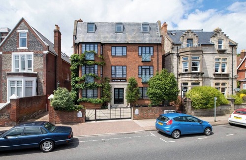 Portsmouth Apartment | Beautiful Art Deco Studio in Central South Sea