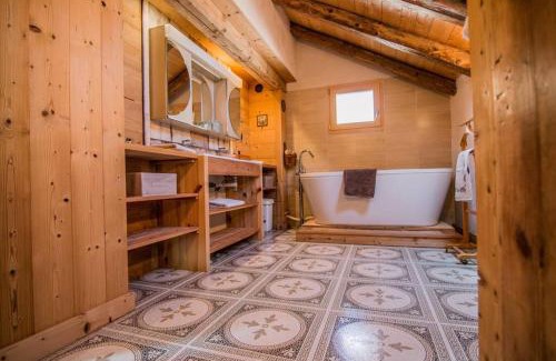 Les Clefs Ski Chalet | Beautiful, atypical loft in the Aravis