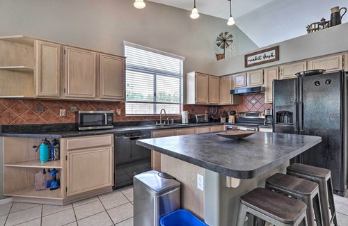 Mountain Crest House | Beautiful Backyard: Comfortable Phoenix Getaway!