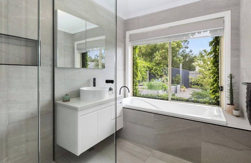 Balnarring House | Beautiful Balnarring House minutes from the Village