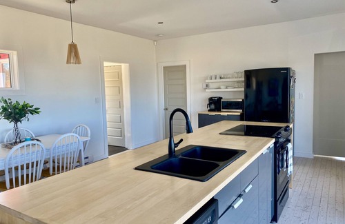 Brackley Beach Cottage | Beautiful Bay Cottage *Private Heated Pool and Beach Access*