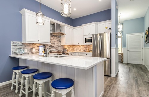 Heron Harbour Isle Condo | Beautiful, bay-view condo with pools, balcony, beach gear, AC, & fireplace